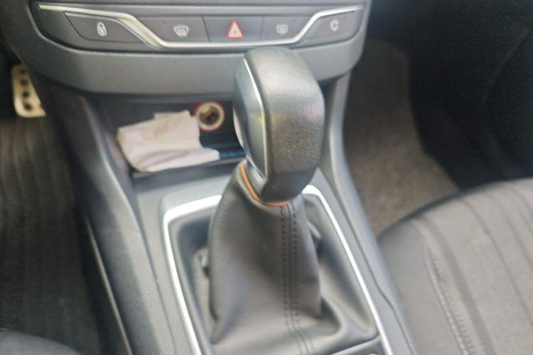 Used Peugeot 308S 2015 1.2T Automatic Jingchi Edition Gear Lever