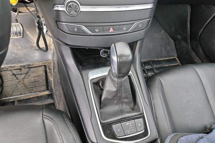 Used Peugeot 308S 2015 1.2T Automatic Jingchi Edition Gear Lever