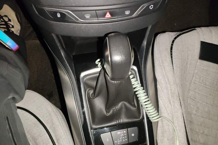 Used Peugeot 308S 2015 1.6T Automatic Jingchi Edition Gear Lever
