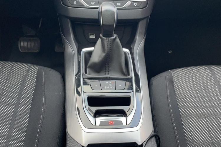 Used Peugeot 308S 2015 1.6T Automatic Jingchi Edition Gear Lever