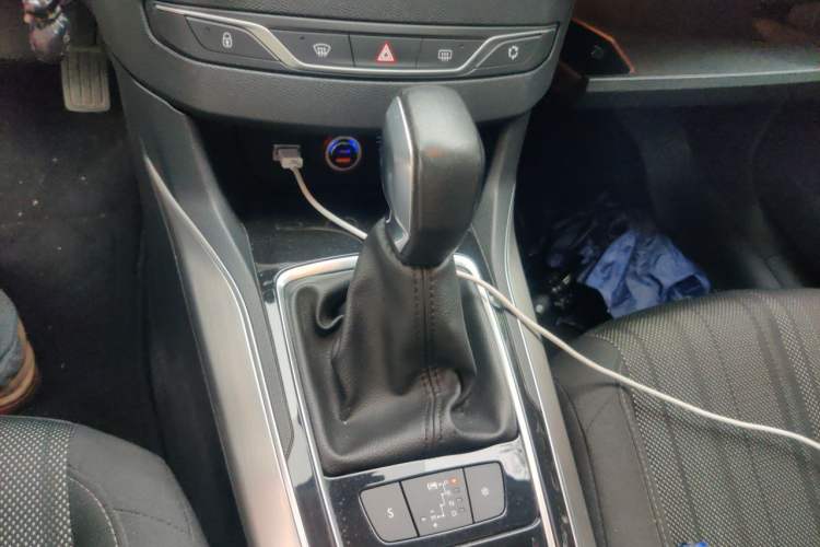 Used Peugeot 308S 2015 1.6T Automatic Jingchi Edition Gear Lever