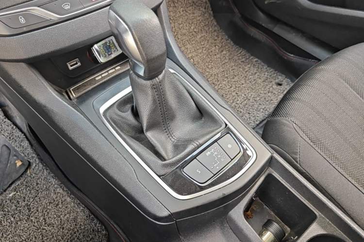 Used Peugeot 308S 2015 1.2T Automatic Jingchi Edition Gear Lever