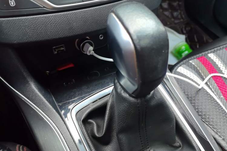 Used Peugeot 308S 2015 1.6T Automatic Jingchi Edition Gear Lever