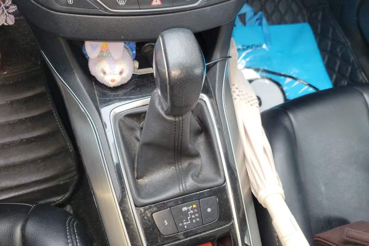 Used Peugeot 308S 2015 1.6T Automatic Jingchi Edition Gear Lever