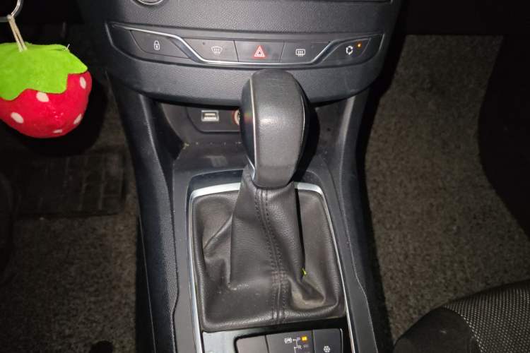 Used Peugeot 308S 2015 1.2T Automatic Jingchi Edition Gear Lever