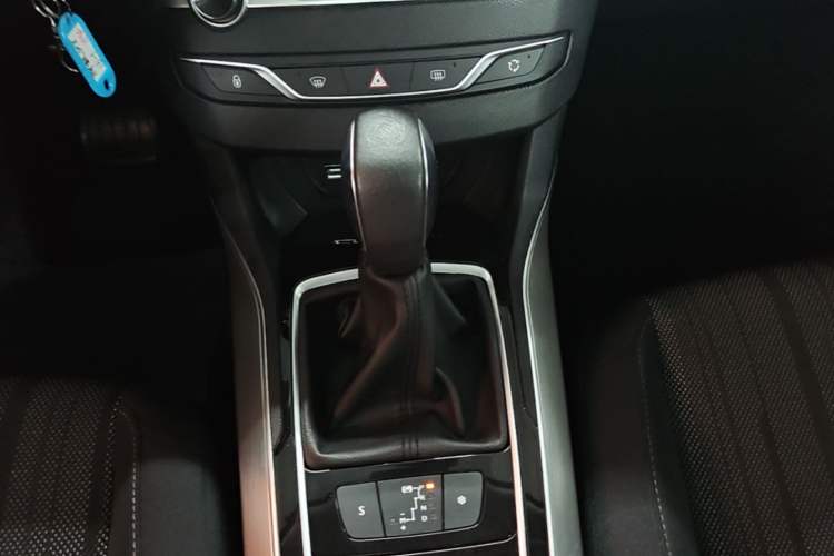 Used Peugeot 308S 2015 1.6T Automatic Jingchi Edition Gear Lever