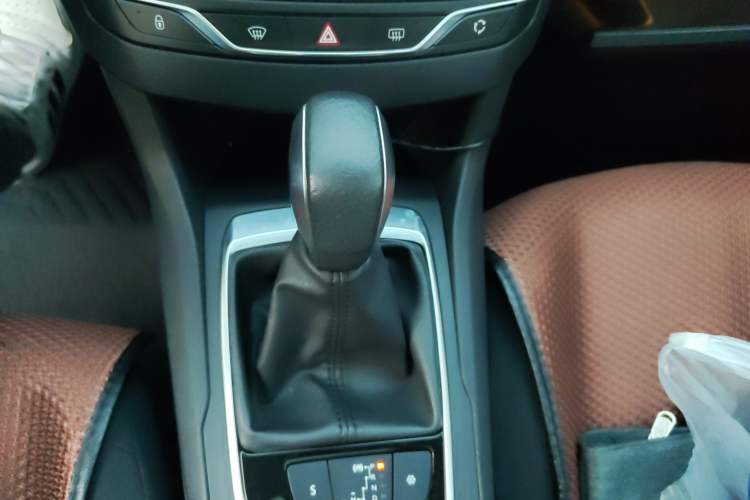 Used Peugeot 308S 2015 1.2T Automatic Jingchi Edition Gear Lever
