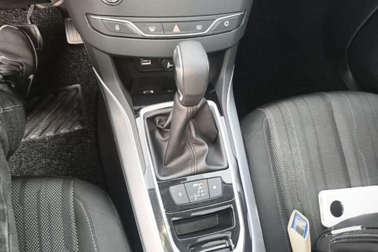 Used Peugeot 308S 2015 1.6T Automatic Jingchi Edition Gear Lever