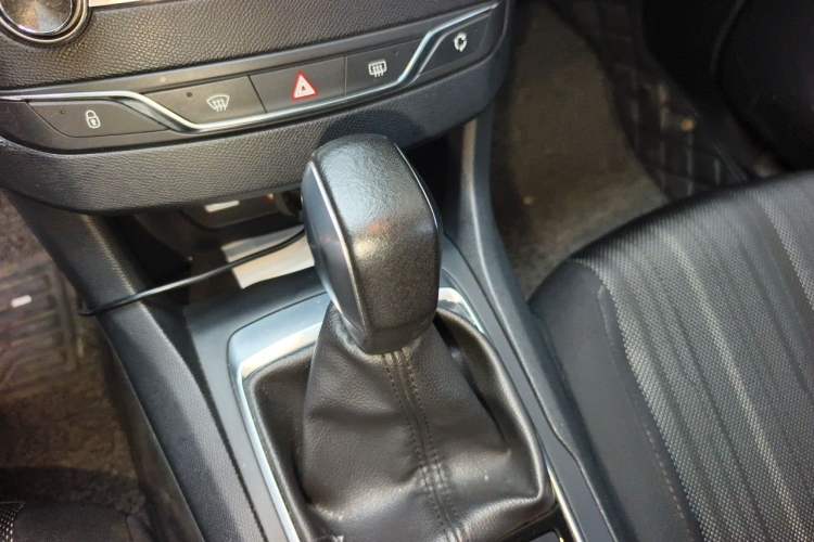 Used Peugeot 308S 2015 1.2T Automatic Jingchi Edition Gear Lever