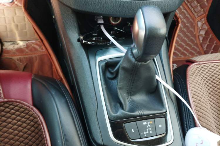 Used Peugeot 308S 2015 1.2T Automatic Jingchi Edition Gear Lever