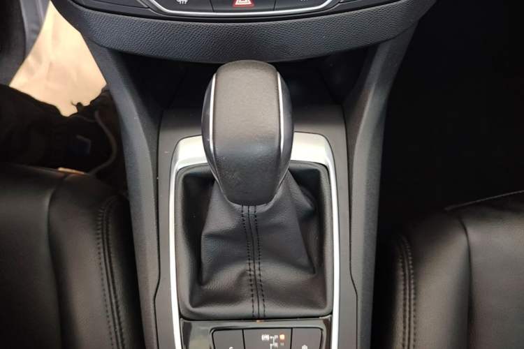 Used Peugeot 308S 2015 1.2T Automatic Jingchi Edition Gear Lever