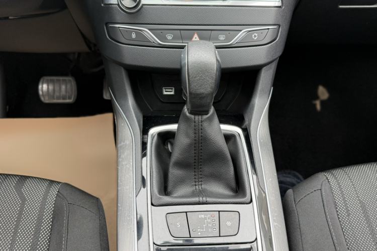 Used Peugeot 308S 2015 1.6T Automatic Jingchi Edition Gear Lever