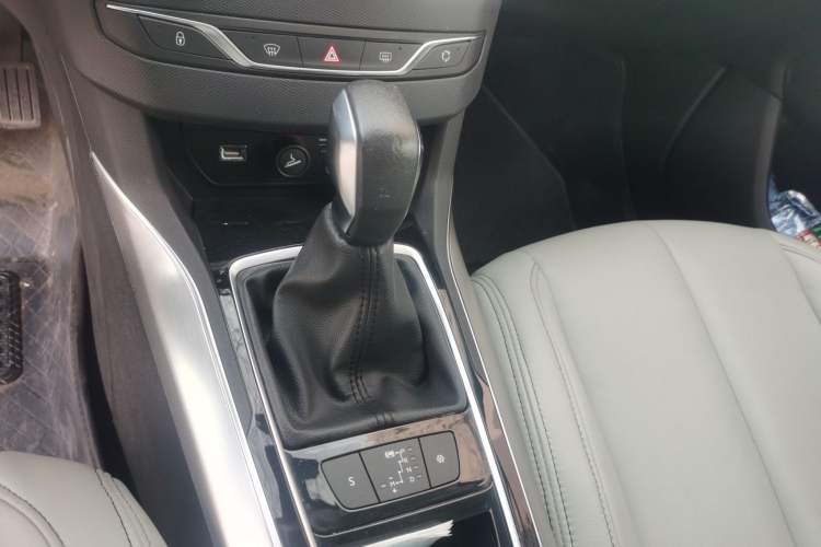 Used Peugeot 308S 2015 1.6T Automatic Jingchi Edition Gear Lever