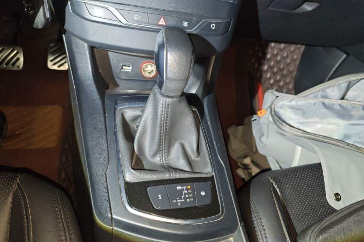Used Peugeot 308S 2015 1.2T Automatic Jingchi Edition Gear Lever