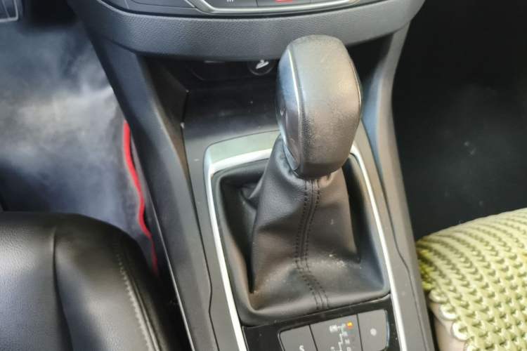 Used Peugeot 308S 2015 1.2T Automatic Jingchi Edition Gear Lever