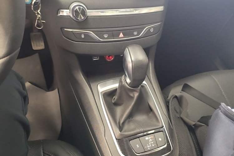 Used Peugeot 308S 2015 1.2T Automatic Jingchi Edition Gear Lever