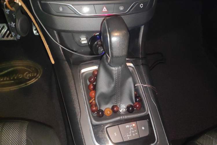 Used Peugeot 308S 2015 1.2T Automatic Jingchi Edition Gear Lever