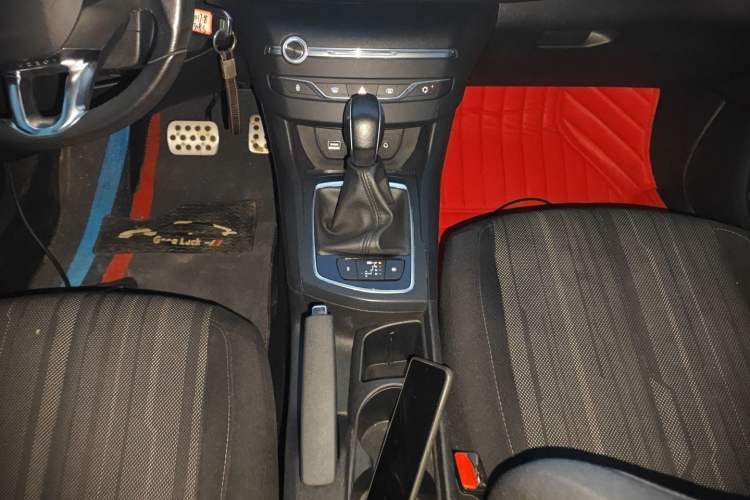Used Peugeot 308S 2015 1.2T Automatic Jingchi Edition Gear Lever