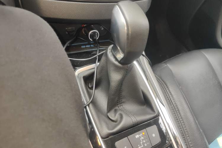 Used Peugeot 308S 2015 1.6T Automatic Jingchi Edition Gear Lever