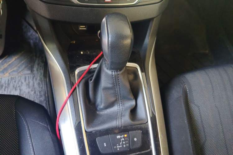 Used Peugeot 308S 2015 1.6T Automatic Jingchi Edition Gear Lever