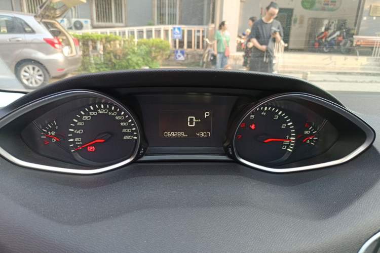 Used Peugeot 308S 2015 1.2T Automatic Jingchi Edition Instrument Cluster