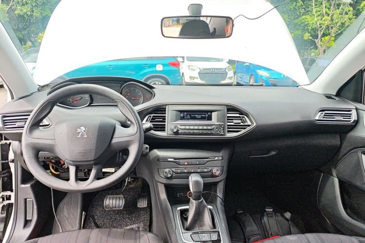 Used Peugeot 308S 2015 1.2T Automatic Shangchi Edition Interior 2