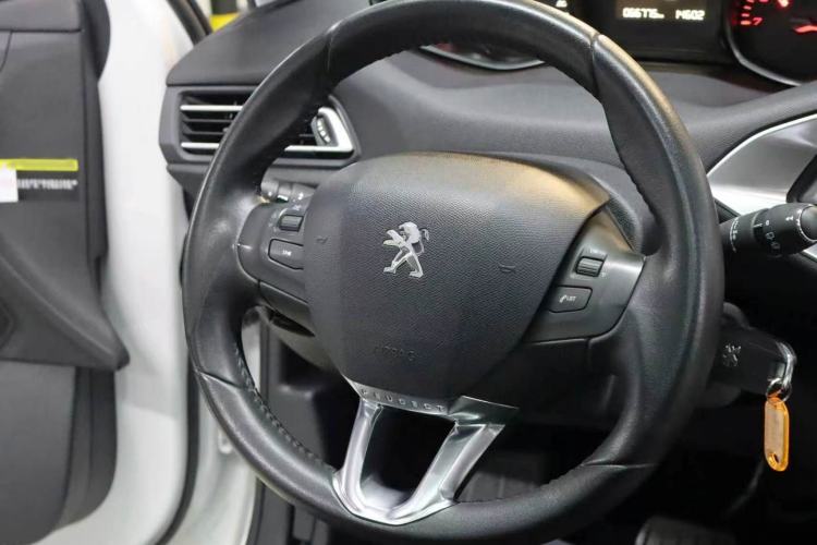 Used Peugeot 308S 2015 1.6T Automatic Jingchi Edition Interior 2