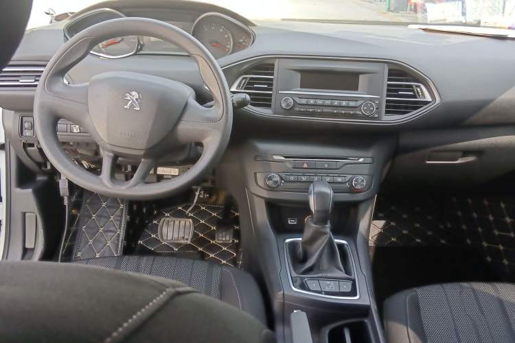 Used Peugeot 308S 2015 1.2T Automatic Shangchi Edition Interior 2