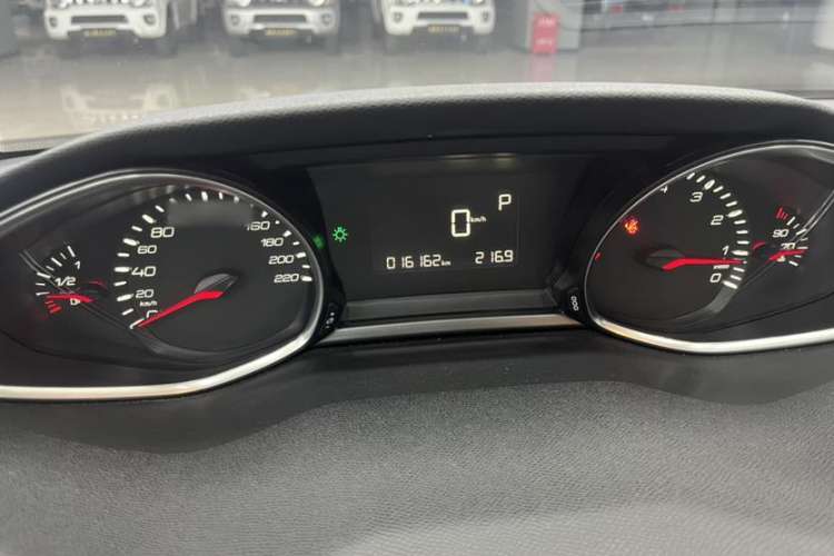 Used Peugeot 308S 2015 1.2T Automatic Jingchi Edition Interior 2