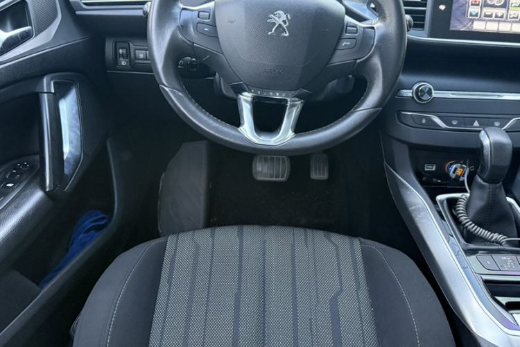 Used Peugeot 308S 2015 1.6T Automatic Jingchi Edition Interior 2