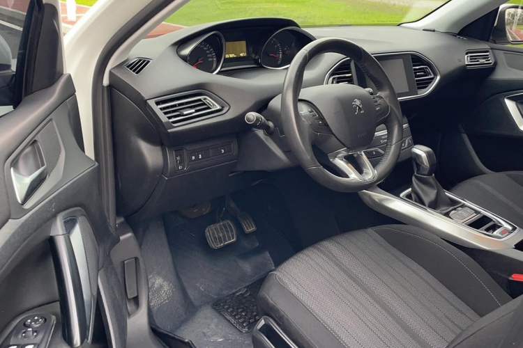 Used Peugeot 308S 2015 1.6T Automatic Jingchi Edition Interior 2