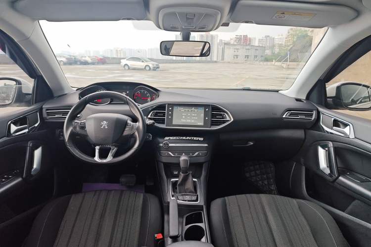 Used Peugeot 308S 2015 1.2T Automatic Jingchi Edition Interior 2