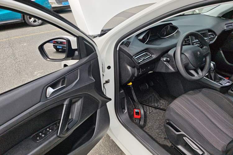 Used Peugeot 308S 2015 1.2T Automatic Shangchi Edition Interior 3