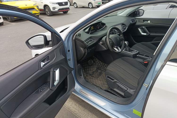 Used Peugeot 308S 2015 1.2T Automatic Jingchi Edition Interior 3