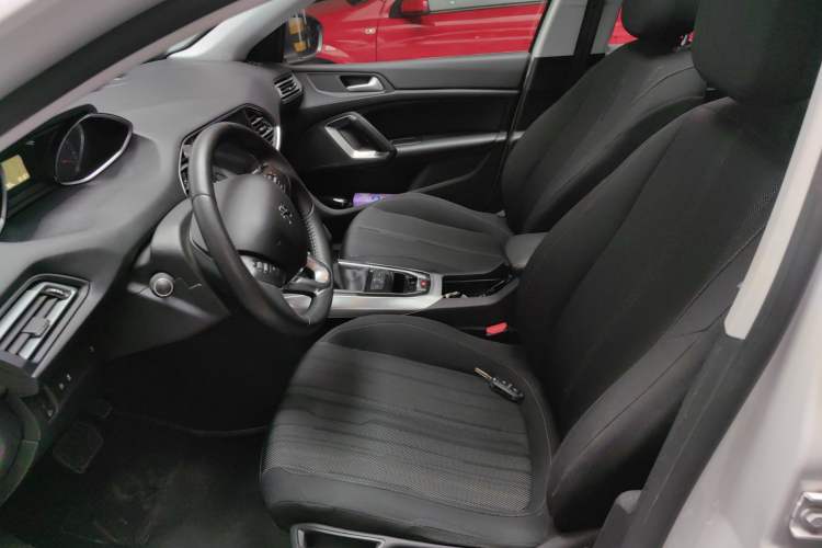 Used Peugeot 308S 2015 1.6T Automatic Jingchi Edition Interior 3