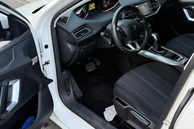 Used Peugeot 308S 2015 1.6T Automatic Jingchi Edition Interior 5