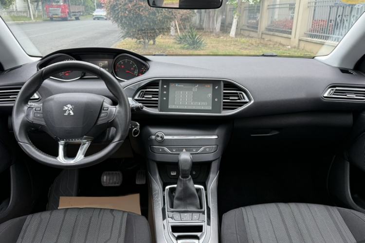 Used Peugeot 308S 2015 1.6T Automatic Jingchi Edition Interior 6