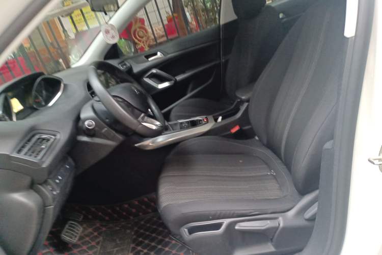 Used Peugeot 308S 2015 1.6T Automatic Jingchi Edition Left Front Seat