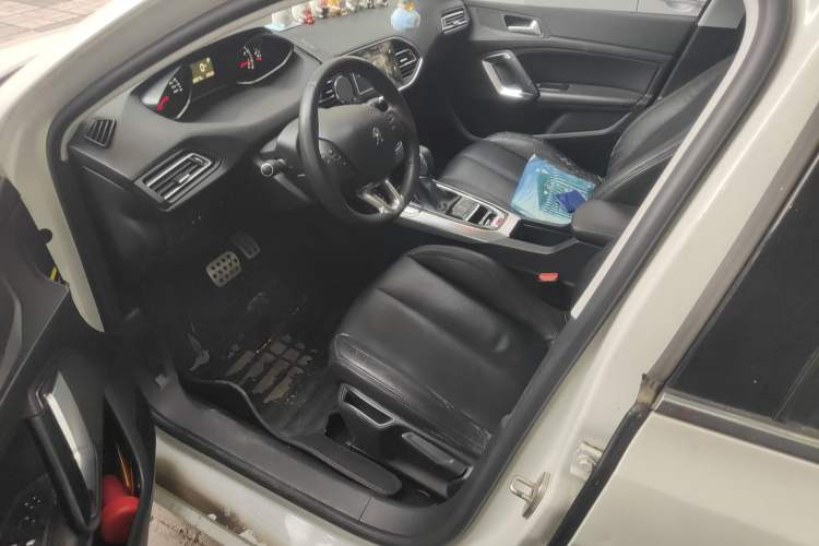 Used Peugeot 308S 2015 1.6T Automatic Jingchi Edition Left Front Seat