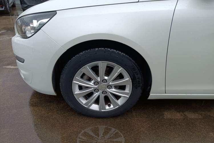 Used Peugeot 308S 2015 1.2T Automatic Jingchi Edition Left Front Wheel Hub