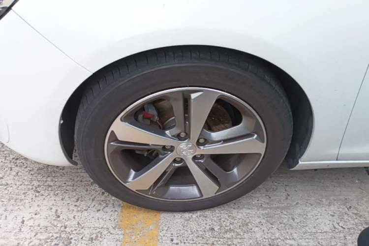 Used Peugeot 308S 2015 1.6T Automatic Jingchi Edition Left Front Wheel Hub