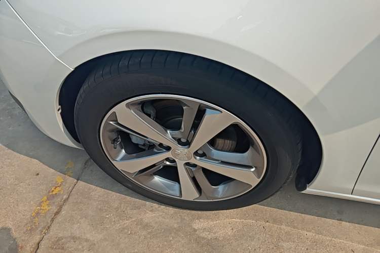 Used Peugeot 308S 2015 1.6T Automatic Jingchi Edition Left Front Wheel Hub