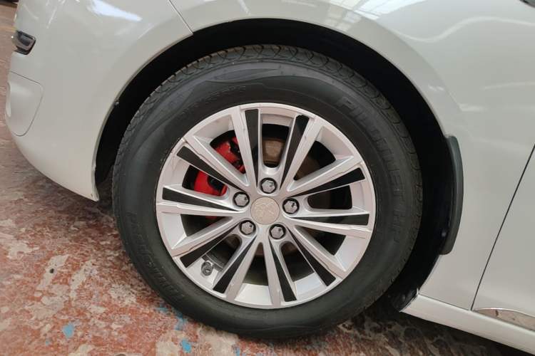 Used Peugeot 308S 2015 1.2T Automatic Jingchi Edition Left Front Wheel Hub