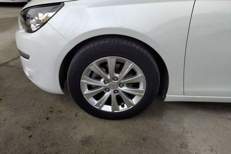 Used Peugeot 308S 2015 1.2T Automatic Jingchi Edition Left Front Wheel Hub