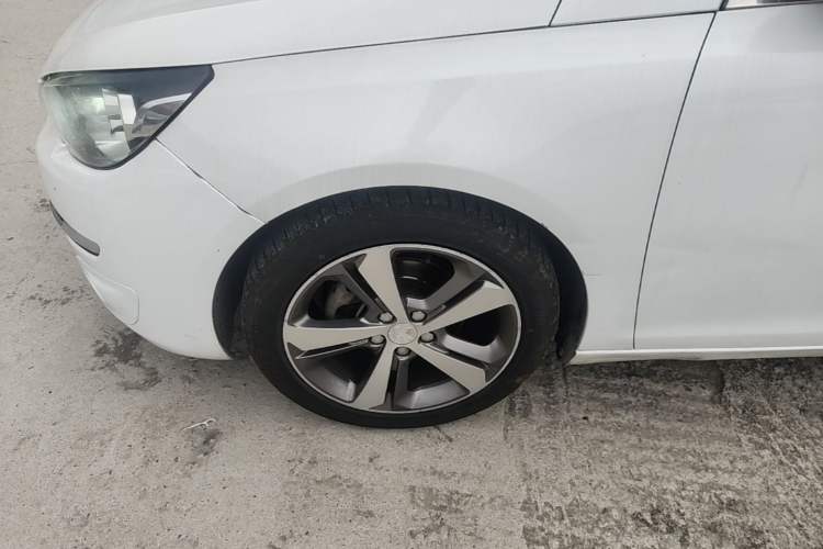 Used Peugeot 308S 2015 1.2T Automatic Jingchi Edition Left Front Wheel Hub