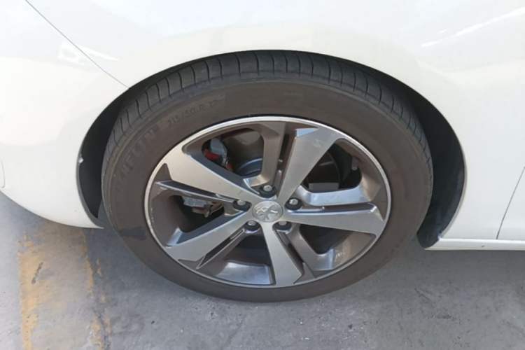 Used Peugeot 308S 2015 1.6T Automatic Jingchi Edition Left Front Wheel Hub