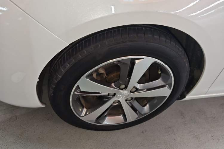 Used Peugeot 308S 2015 1.6T Automatic Jingchi Edition Left Front Wheel Hub