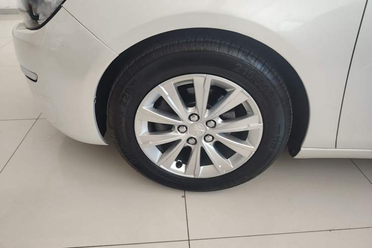 Used Peugeot 308S 2015 1.2T Automatic Jingchi Edition Left Front Wheel Hub