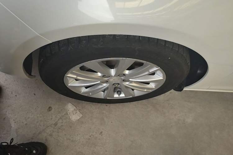 Used Peugeot 308S 2015 1.2T Automatic Jingchi Edition Left Front Wheel Hub