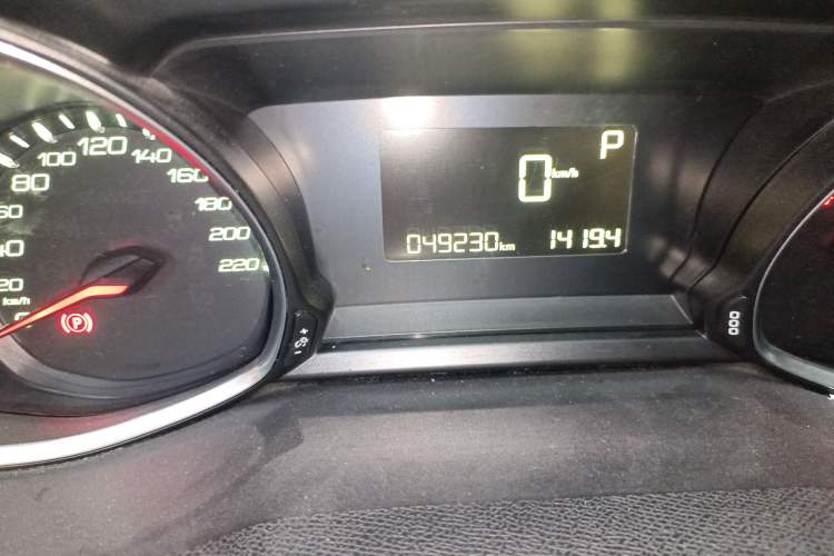 Used Peugeot 308S 2015 1.6T Automatic Jingchi Edition Odometer Close Up